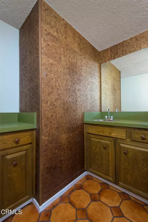 Bath - 3810 San Augustine Dr, Glendale, CA 91206 photo 1 of 4