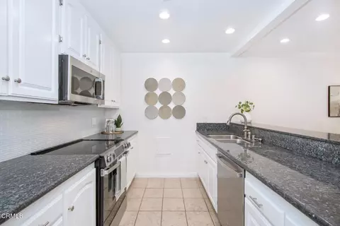 Kitchen - 1127 E Del Mar Blvd #323, Pasadena, CA 91106 photo 1 of 3