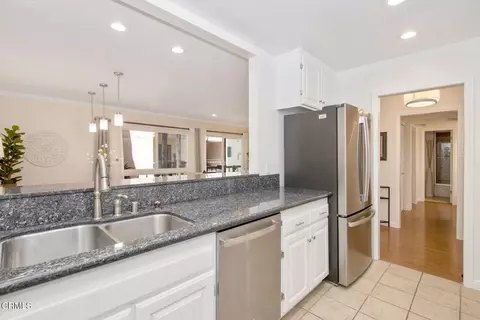 Kitchen - 1127 E Del Mar Blvd #323, Pasadena, CA 91106 photo 3 of 3