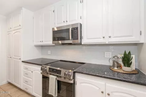 Kitchen - 1127 E Del Mar Blvd #323, Pasadena, CA 91106 photo 2 of 3