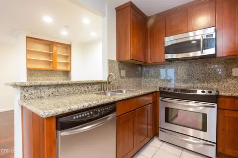 Kitchen - 360 S Euclid Ave #126, Pasadena, CA 91101 photo 2 of 3