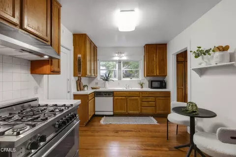 Kitchen - 380 Dearborn St, Pasadena, CA 91104 photo 2 of 2