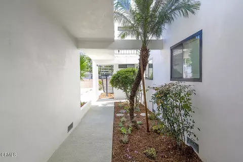 Exterior - 655 Ivy St, Glendale, CA 91204 photo 2 of 4