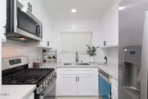 Kitchen - 655 Ivy St, Glendale, CA 91204 photo 1 of 1