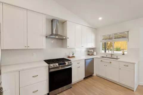 Kitchen - 37271 37th St E, Palmdale, CA 93550 photo 4 of 4