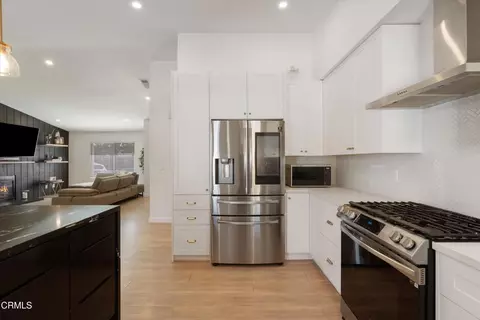 Kitchen - 37271 37th St E, Palmdale, CA 93550 photo 3 of 4