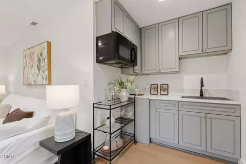 Kitchen - 2805 E Del Mar Blvd, Pasadena, CA 91107 photo 1 of 4