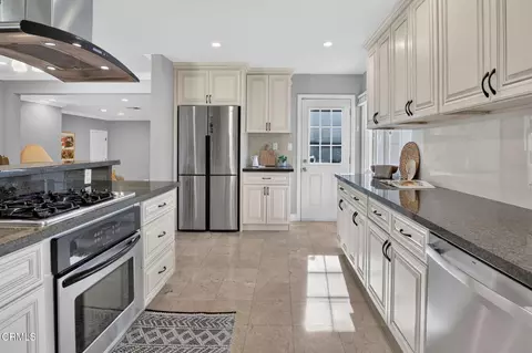 Kitchen - 2815 Thorndike Rd, Pasadena, CA 91107 photo 4 of 4