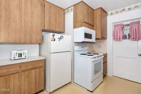 Kitchen - 2837 Estado St, Pasadena, CA 91107 photo 3 of 3