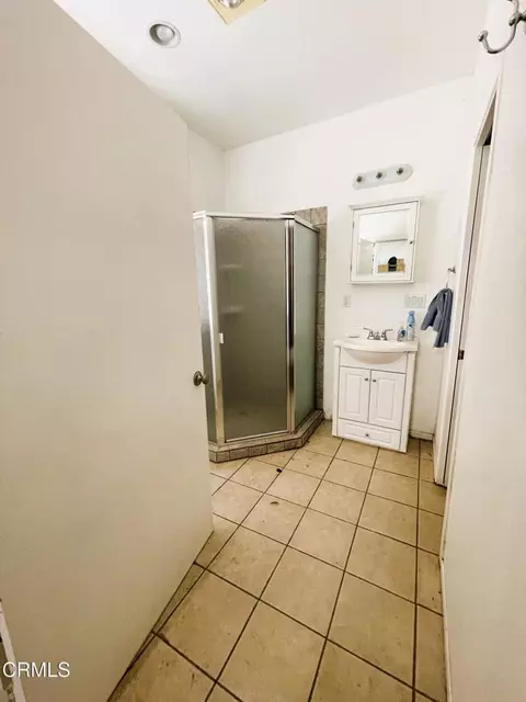 Bath - 6877 Foley Rd, Hesperia, CA 92344 photo 5 of 5