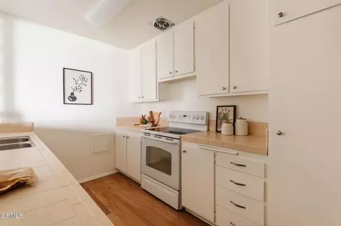 Kitchen - 1127 E Del Mar Blvd #318, Pasadena, CA 91106 photo 2 of 2