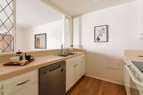 Kitchen - 1127 E Del Mar Blvd #318, Pasadena, CA 91106 photo 1 of 2
