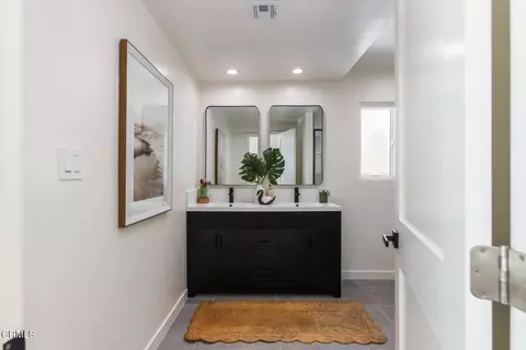 Bath - 3737 San Augustine Dr, Glendale, CA 91206 photo 1 of 5