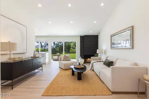 Living - 3737 San Augustine Dr, Glendale, CA 91206 photo 6 of 9