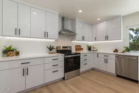 Kitchen - 3737 San Augustine Dr, Glendale, CA 91206 photo 4 of 5