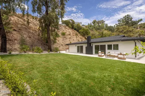 Exterior - 3737 San Augustine Dr, Glendale, CA 91206 photo 5 of 8
