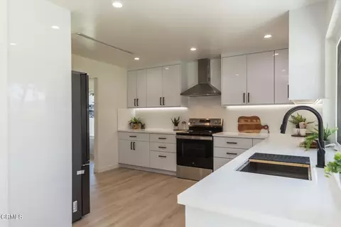 Kitchen - 3737 San Augustine Dr, Glendale, CA 91206 photo 3 of 5