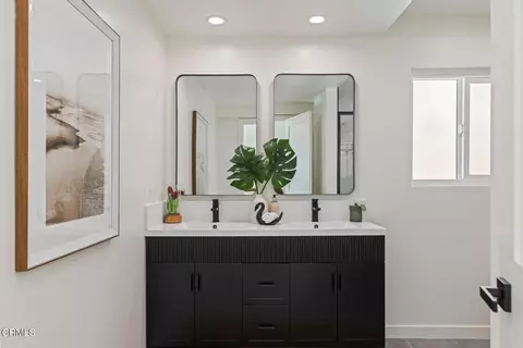 Bath - 3737 San Augustine Dr, Glendale, CA 91206 photo 2 of 5