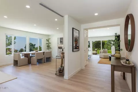 Entry Way - 3737 San Augustine Dr, Glendale, CA 91206 photo 2 of 5