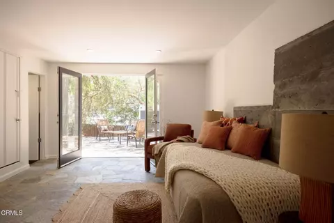 3836 De Longpre Ave, Los Angeles, CA 90027