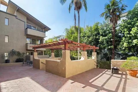 Exterior - 960 San Pasqual St #210, Pasadena, CA 91106 photo 6 of 8