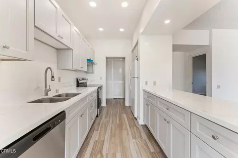 Kitchen - 960 San Pasqual St #210, Pasadena, CA 91106 photo 2 of 2
