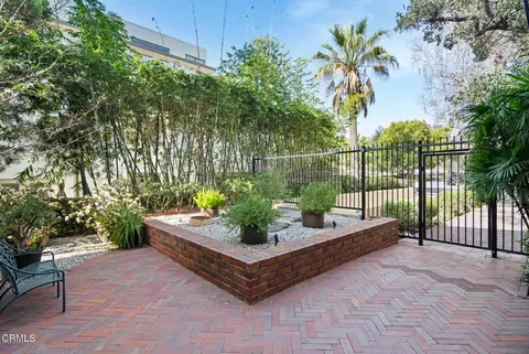 Exterior - 960 San Pasqual St #210, Pasadena, CA 91106 photo 7 of 8
