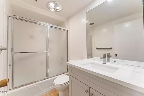 Bath - 960 San Pasqual St #210, Pasadena, CA 91106 photo 1 of 2