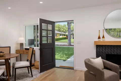 Entry Way - 2002 E Woodlyn Rd, Pasadena, CA 91104 photo 1 of 3