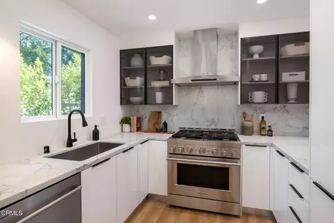Kitchen - 2002 E Woodlyn Rd, Pasadena, CA 91104 photo 3 of 5