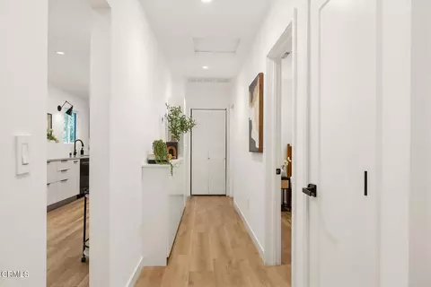 Entry Way - 2002 E Woodlyn Rd, Pasadena, CA 91104 photo 3 of 3