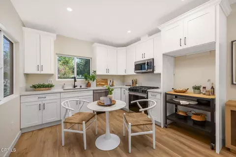 Kitchen - 2002 E Woodlyn Rd, Pasadena, CA 91104 photo 4 of 5