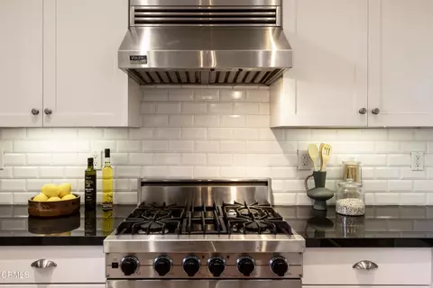 Kitchen - 700 E Union St #207, Pasadena, CA 91101 photo 2 of 3