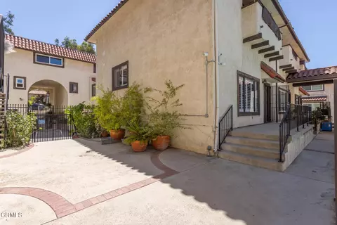 Exterior - 10141 Samoa Ave #11, Tujunga, CA 91042 photo 4 of 10
