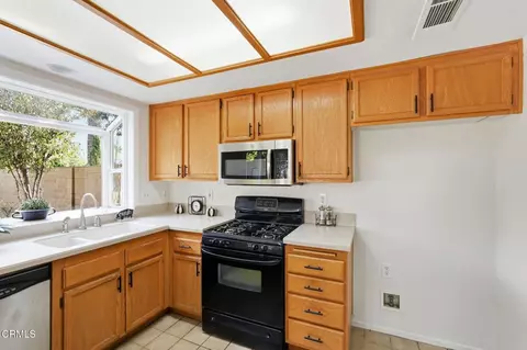 Kitchen - 239 Beattie Ln, Redlands, CA 92374 photo 6 of 7