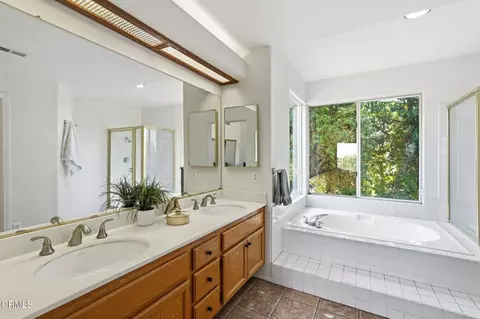 Bath - 239 Beattie Ln, Redlands, CA 92374 photo 3 of 7