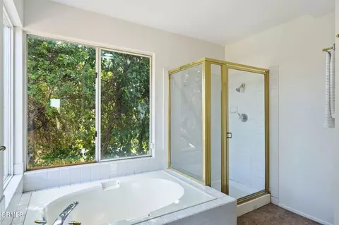 Bath - 239 Beattie Ln, Redlands, CA 92374 photo 4 of 7