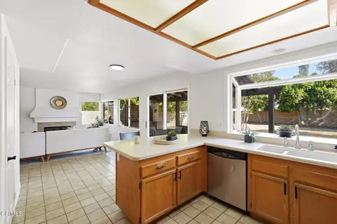 Kitchen - 239 Beattie Ln, Redlands, CA 92374 photo 4 of 7