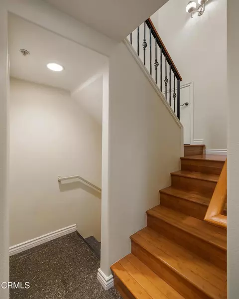 Entry Way - 322 Alpine St #2, Pasadena, CA 91106 photo 2 of 4