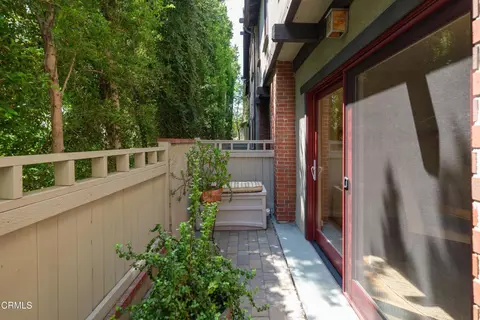Exterior - 322 Alpine St #2, Pasadena, CA 91106 photo 3 of 10