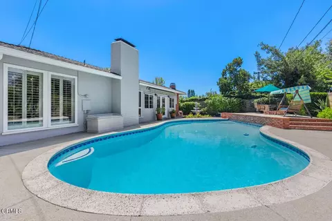 Exterior - 1305 Valley View Ave, Pasadena, CA 91107 photo 4 of 5