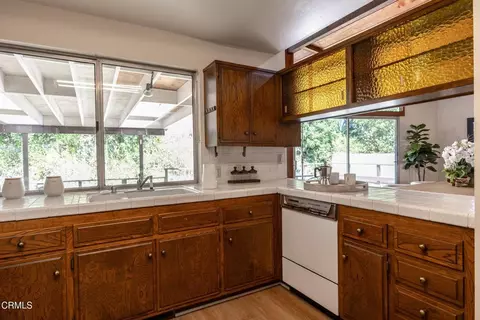 Kitchen - 579 Laguna Rd, Pasadena, CA 91105 photo 3 of 3