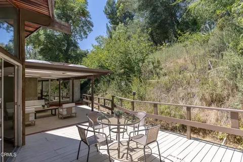 Exterior - 579 Laguna Rd, Pasadena, CA 91105 photo 4 of 8