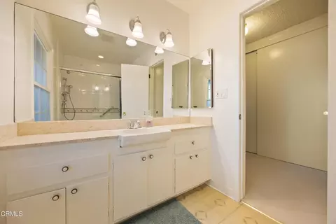 Bath - 9424 Crystal View Dr, Tujunga, CA 91042 photo 1 of 4
