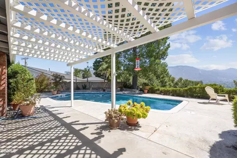 Exterior - 9424 Crystal View Dr, Tujunga, CA 91042 photo 3 of 9