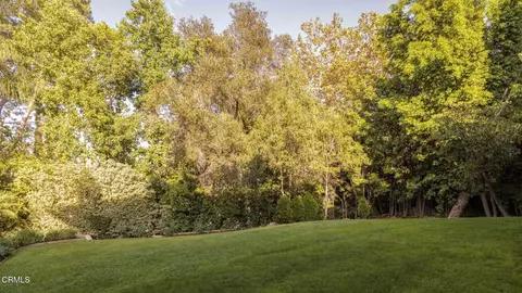 4220 Hampstead Rd, La Canada Flintridge, CA 91011