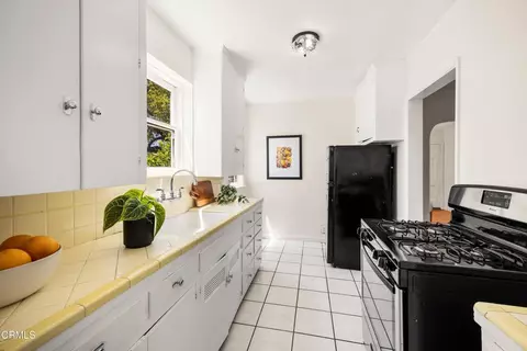Kitchen - 1602 Forest Ave, Pasadena, CA 91103 photo 1 of 1