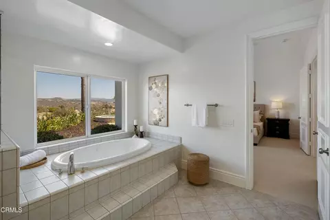 Bath - 4284 Fallsbrae Rd, Fallbrook, CA 92028 photo 6 of 7