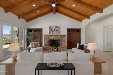 Living - 4284 Fallsbrae Rd, Fallbrook, CA 92028 photo 3 of 5