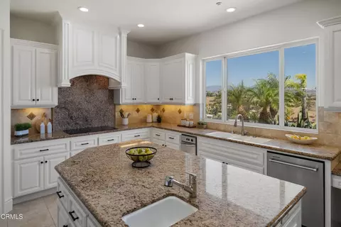 Kitchen - 4284 Fallsbrae Rd, Fallbrook, CA 92028 photo 3 of 7